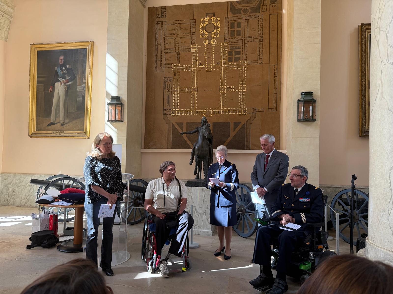 Remise de la Médaille de l'aidant chez le Gouverneur des Invalides